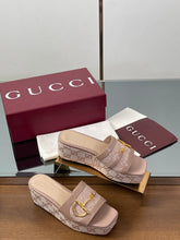 HIGH 6.3 CM WEDGE SANDALS IN DUSTY PINK CALFSKIN AND FABRIC